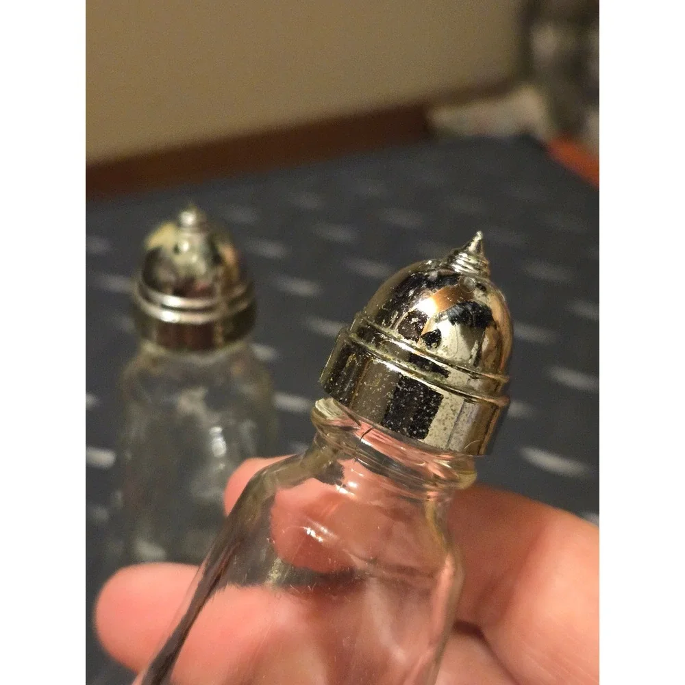 Vintage Glass Salt and Pepper Shakers Set Clear Paneled Silver Tone Lids‎ Finial